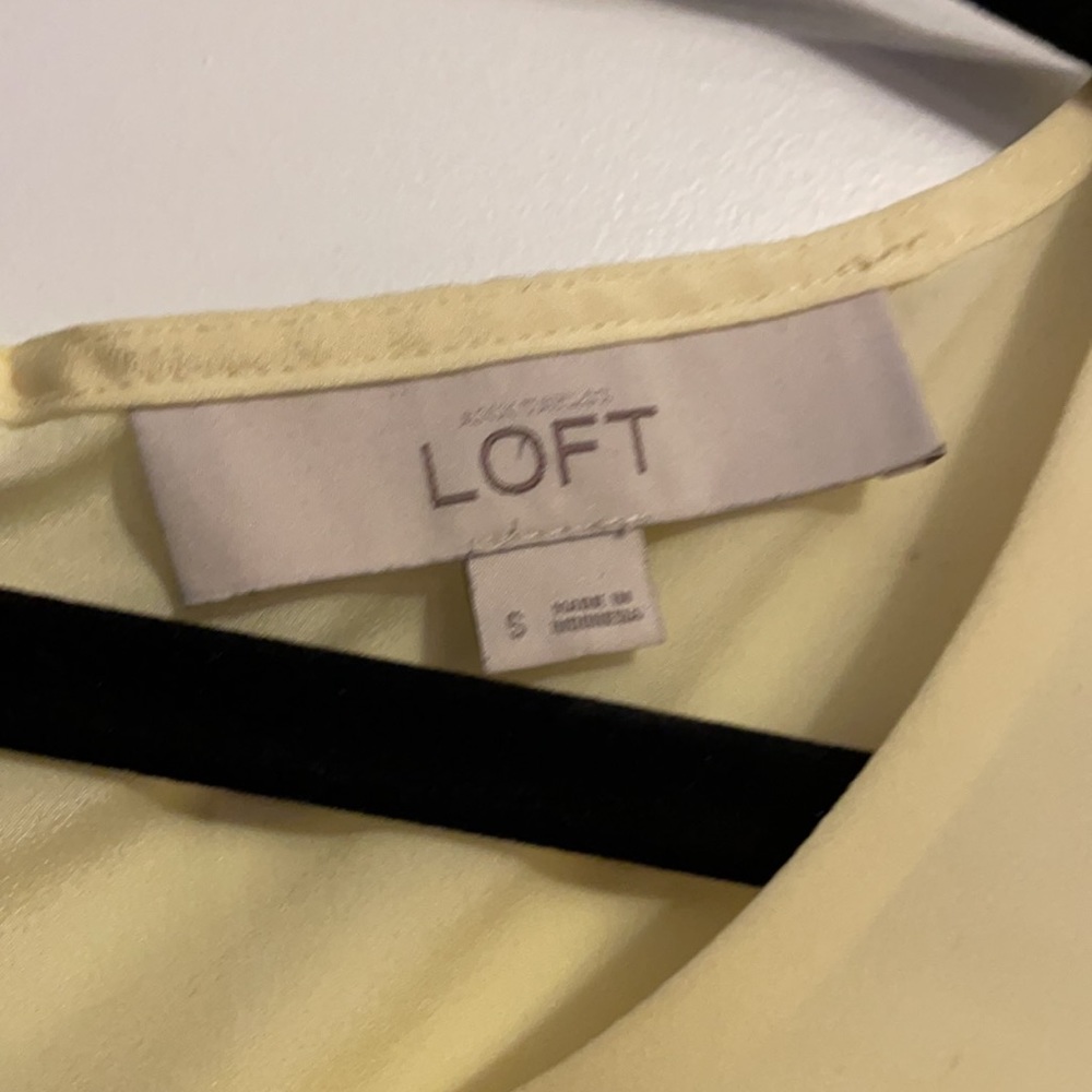 Pale Yellow Top / Shell - Picture 3 of 3